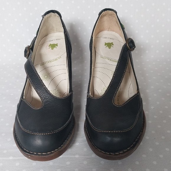 El Naturalista Shoes - El Naturalista Black Leather Cross Strap Mary Jane Heel NWOB